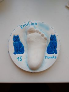 Fußandruck mit blauer Katze